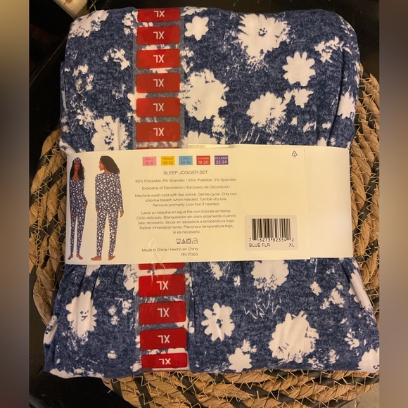 DKNY Sleep Jogger Set With Eye Mask 3 piece set  NWT XL - Picture 4 of 5